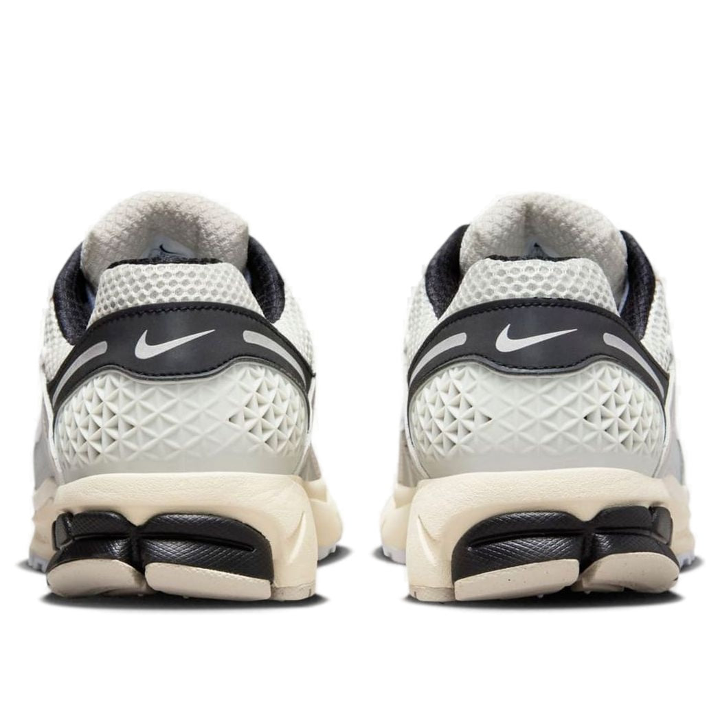 Nike Zoom Vomero 5 Supersonic Light Bone Black Sneaker