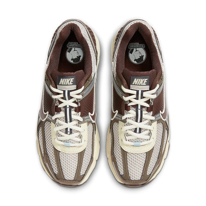 Nike Zoom Vomero 5 Earth Fossil Sneaker