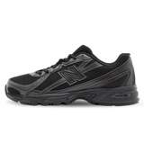 New Balance 740 Black Sneaker