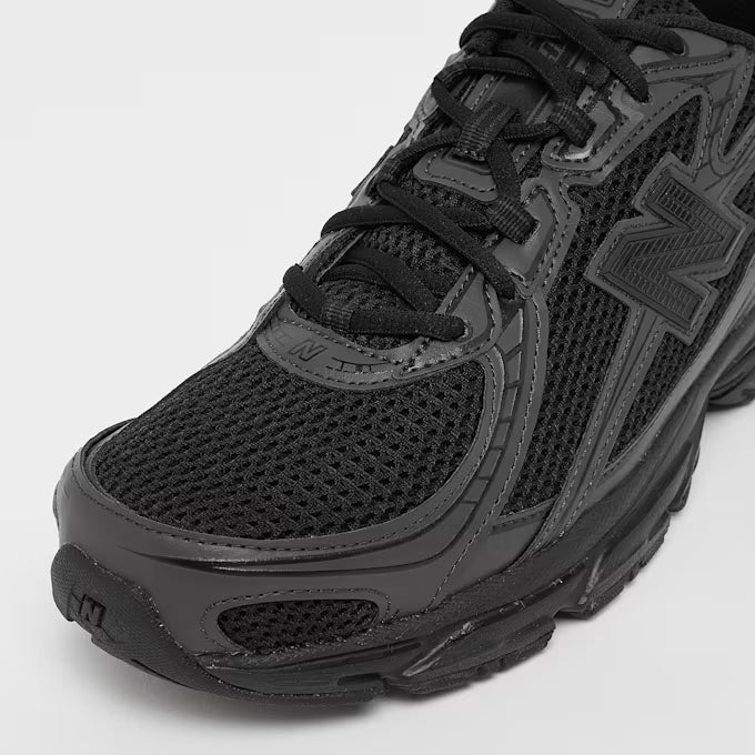 New Balance 740 Black 1 Sneaker