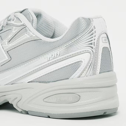 New Balance 740 Silver Sneaker
