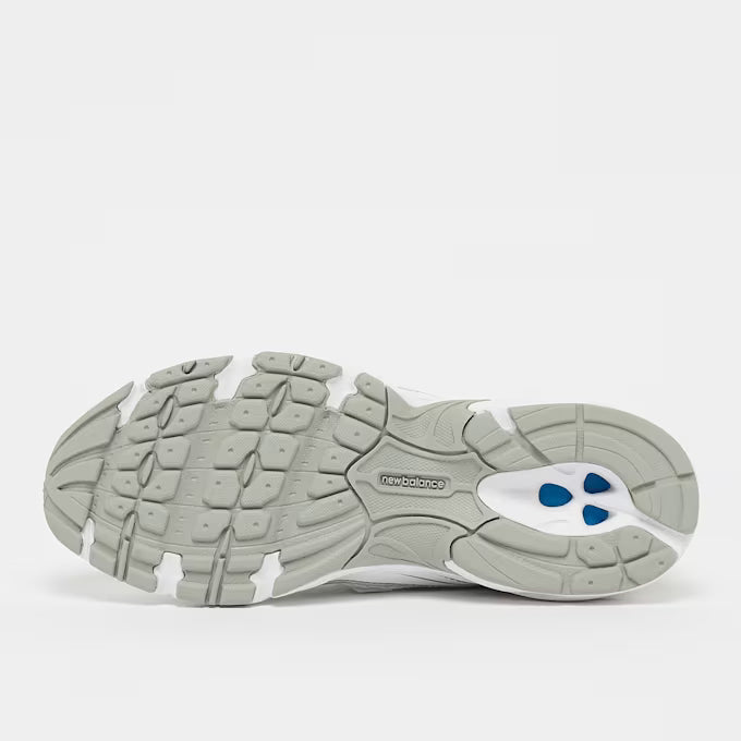 New Balance 740 White Silver Sneaker